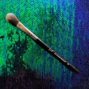 Sigma beauty high cheekbone highlighter brush F03 sigmax fibers